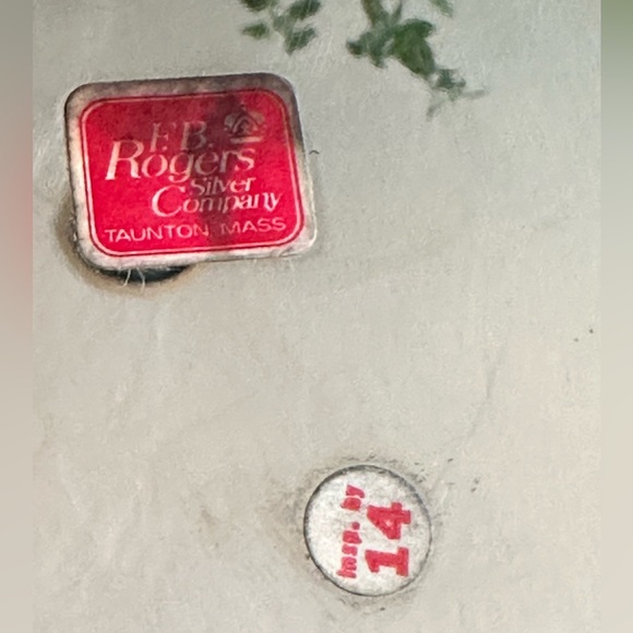 Silver plated platter International silver Co. Detailed scrollwork like new 13” - Picture 8 of 9